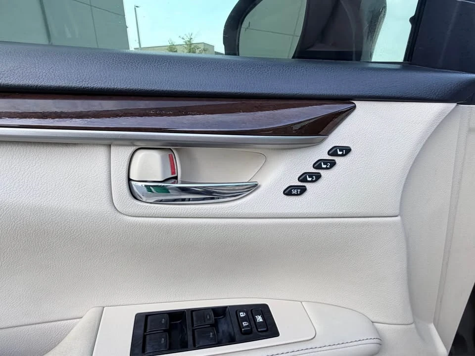 2014 Lexus ES 6th Gen - Image 12 of 18