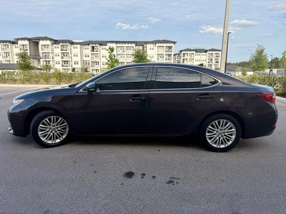 2014 Lexus ES 6th Gen - Image 8 of 18