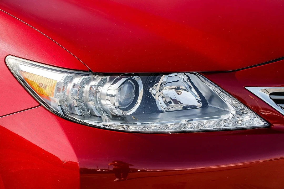2014 Lexus ES 6th Gen - Image 7 of 12