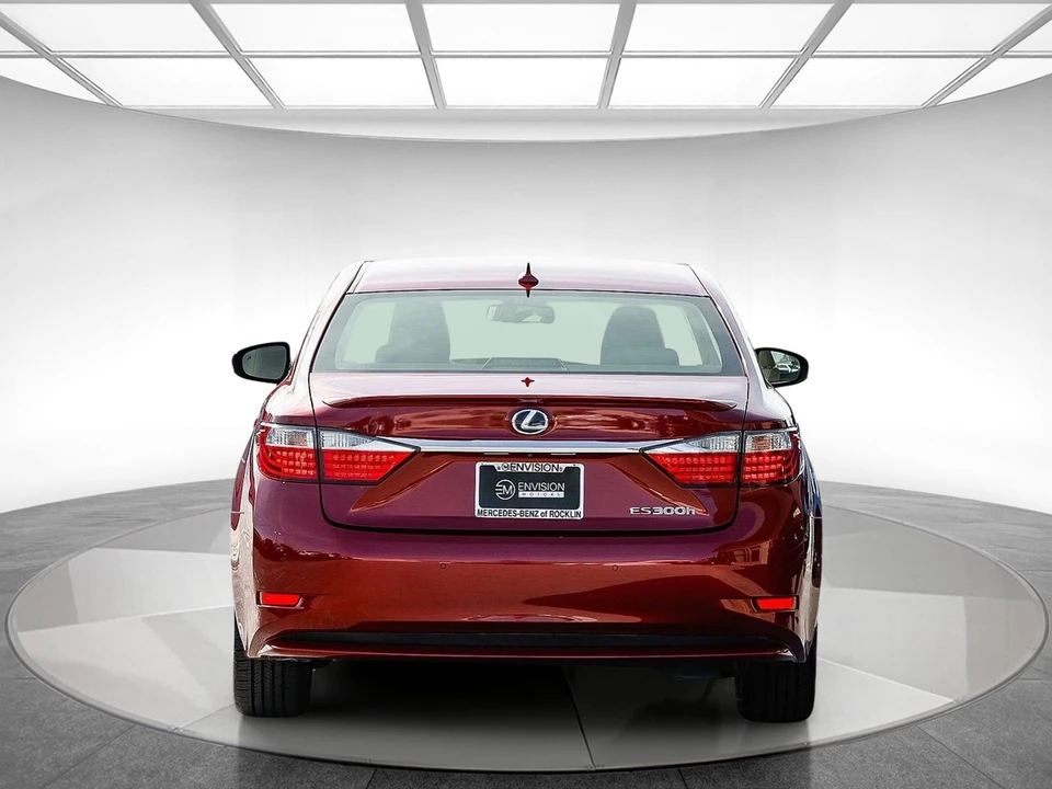 2014 Lexus ES 6th Gen - Image 3 of 12