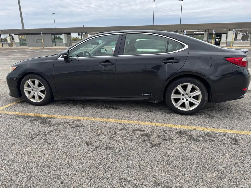 2014 Lexus ES 6th Gen - Image 4 of 9