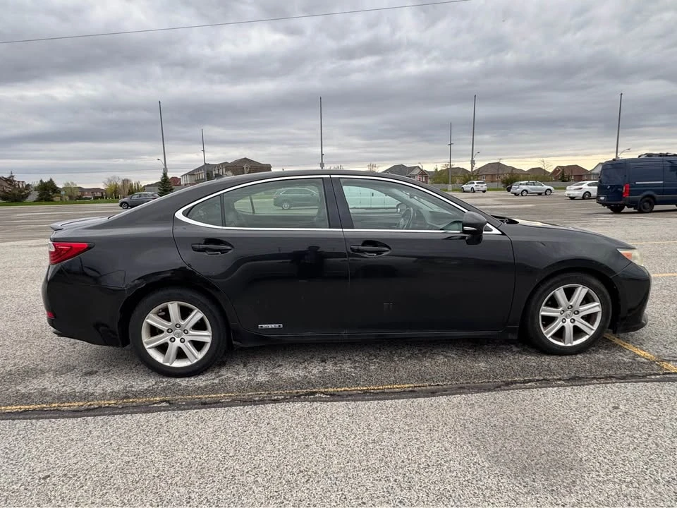 2014 Lexus ES 6th Gen - Image 3 of 9