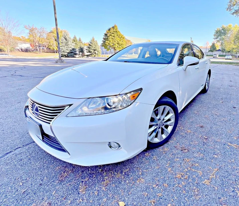 2014 Lexus ES 6th Gen - Image 3 of 5