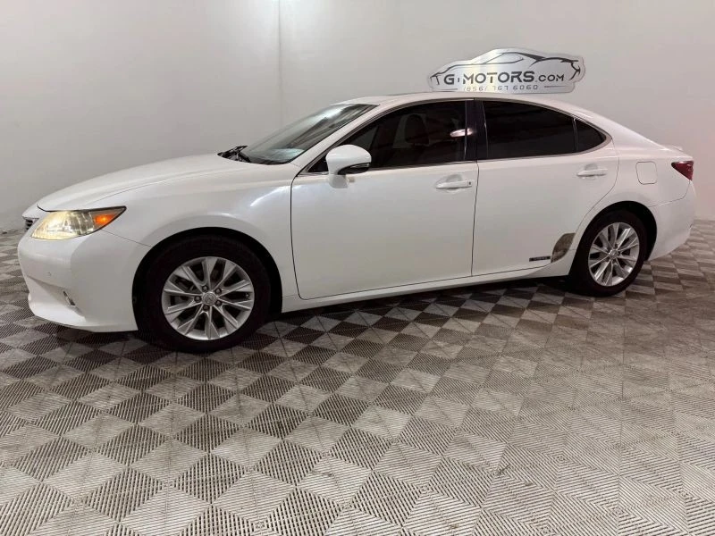 2014 Lexus ES 6th Gen - Image 3 of 12