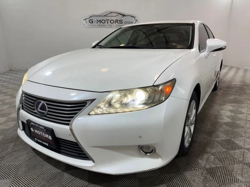 2014 Lexus ES 6th Gen - Image 2 of 12