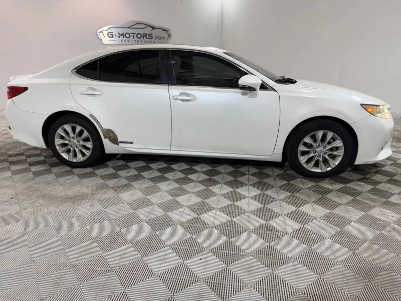 2014 Lexus ES 6th Gen - Image 9 of 12
