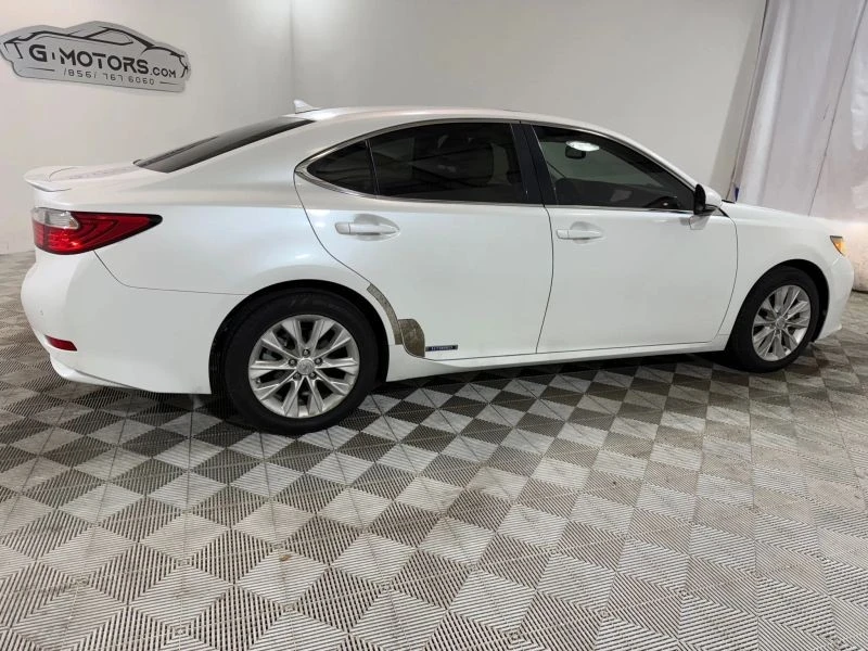2014 Lexus ES 6th Gen - Image 8 of 12