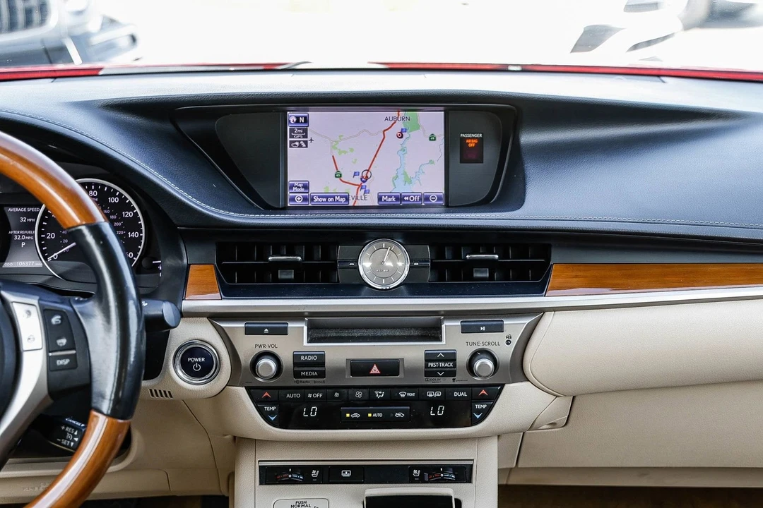 2014 Lexus ES 6th Gen - Image 11 of 12