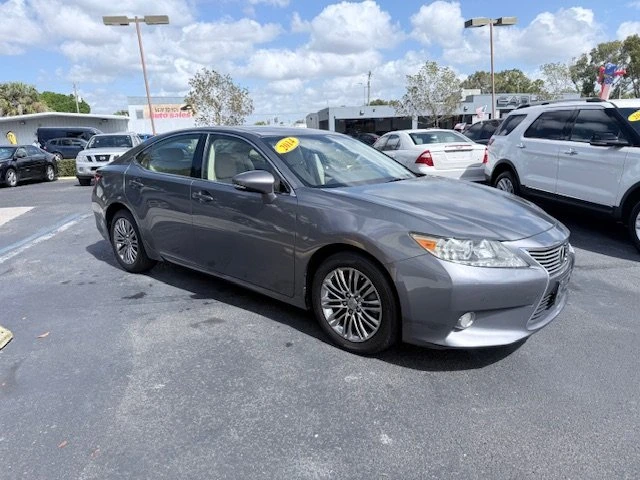 2014 Lexus ES 6th Gen - Image 3 of 7
