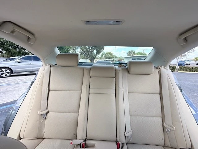 2014 Lexus ES 6th Gen - Image 5 of 7