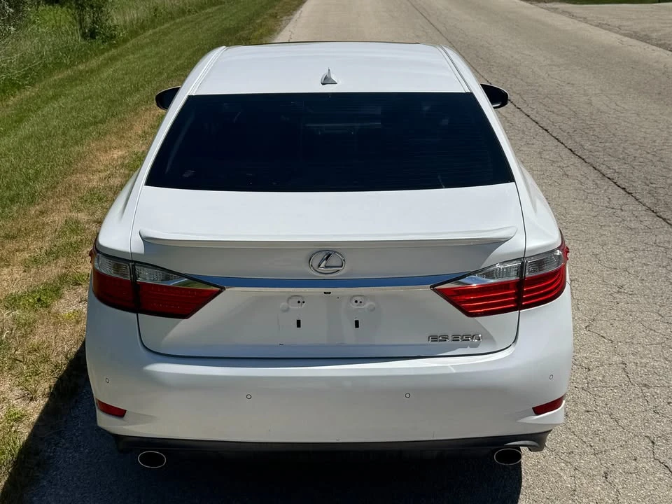 2014 Lexus ES 6th Gen - Image 9 of 18