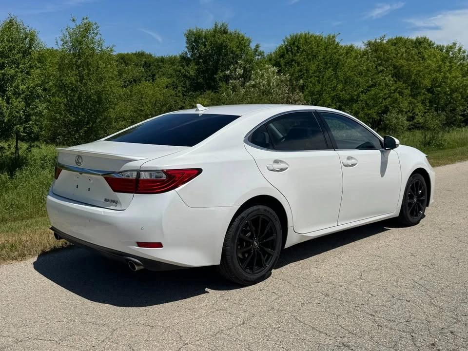 2014 Lexus ES 6th Gen - Image 5 of 18