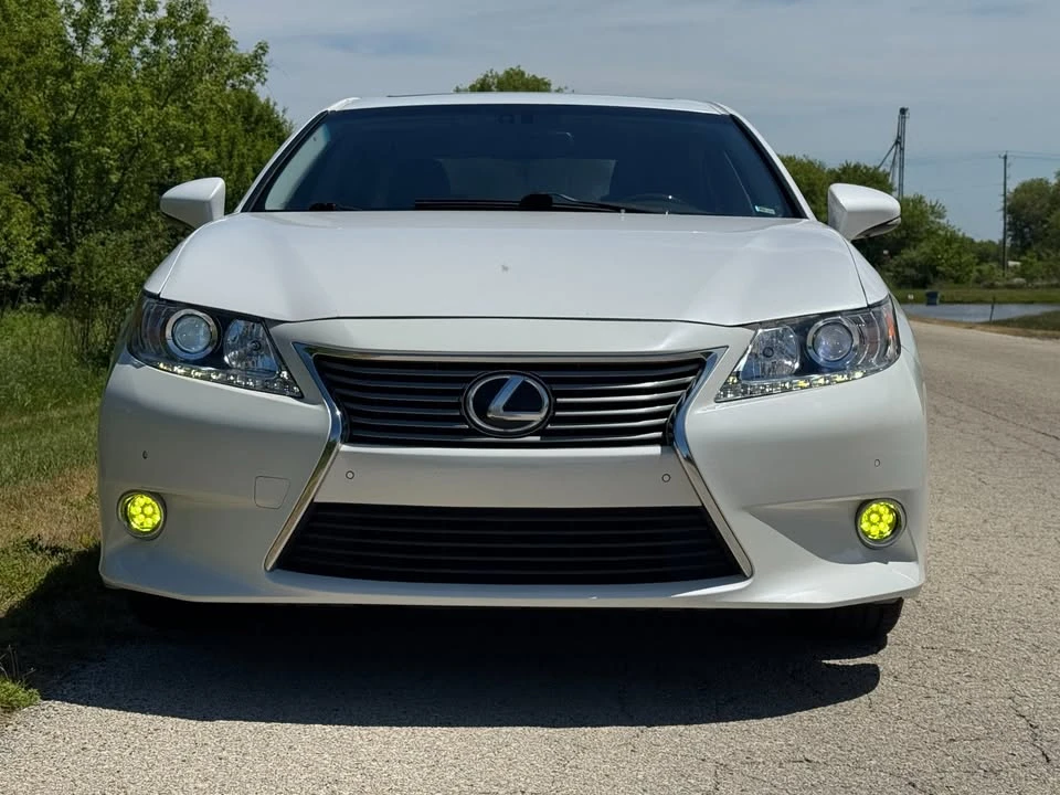 2014 Lexus ES 6th Gen - Image 4 of 18
