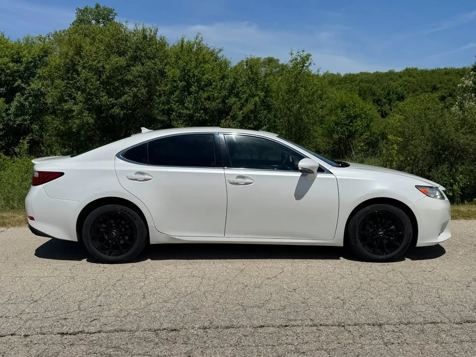 2014 Lexus ES 6th Gen - Image 6 of 18