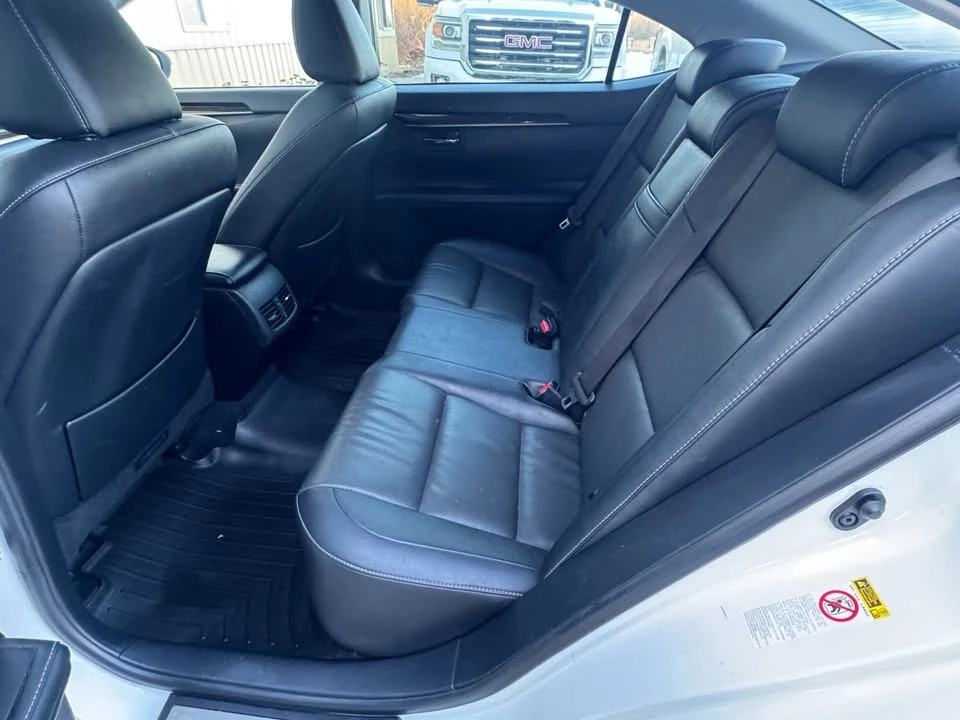 2014 Lexus ES 6th Gen - Image 12 of 18