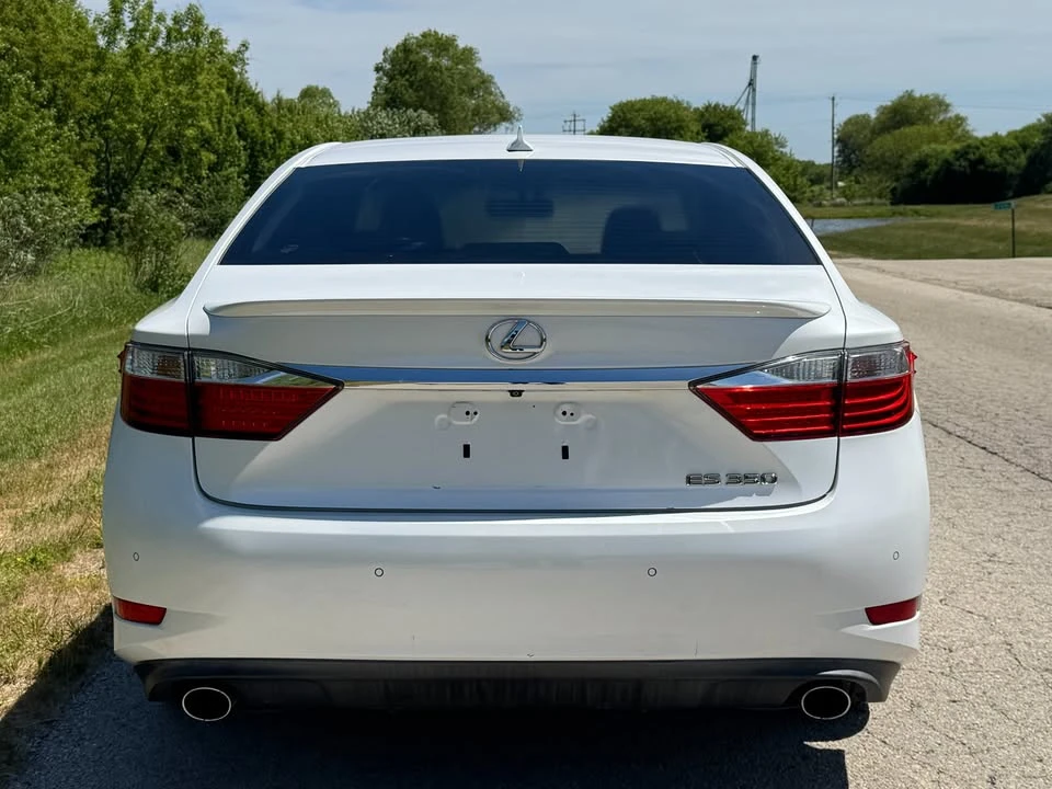2014 Lexus ES 6th Gen - Image 8 of 18