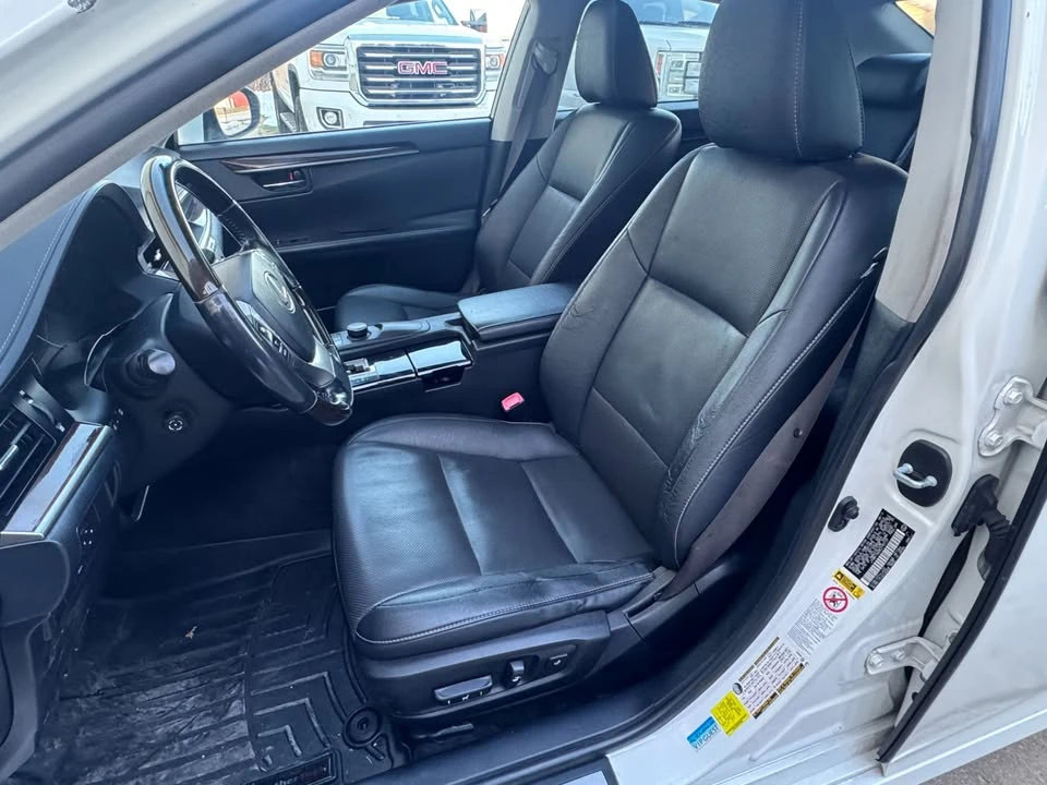 2014 Lexus ES 6th Gen - Image 11 of 18