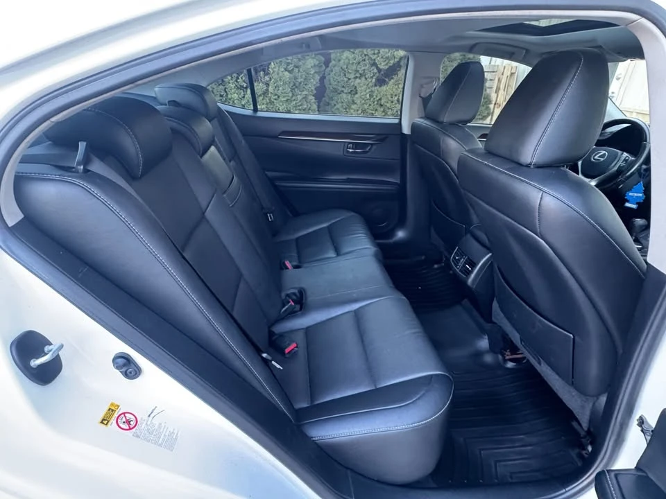 2014 Lexus ES 6th Gen - Image 15 of 18