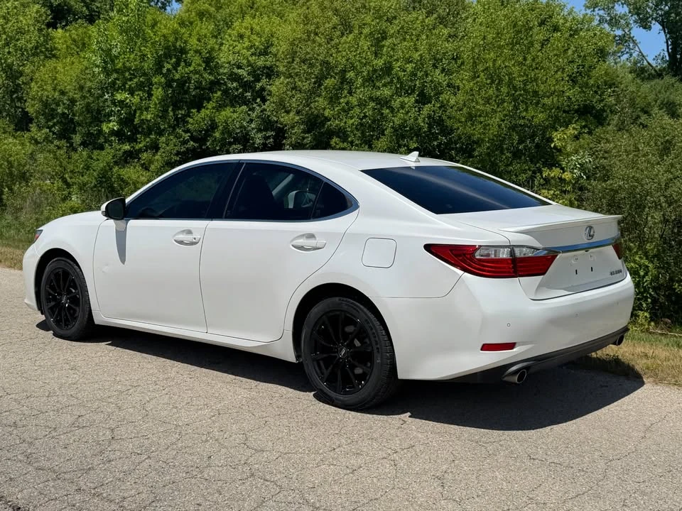 2014 Lexus ES 6th Gen - Image 3 of 18