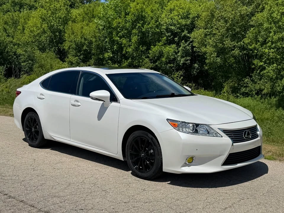 2014 Lexus ES 6th Gen - Image 7 of 18