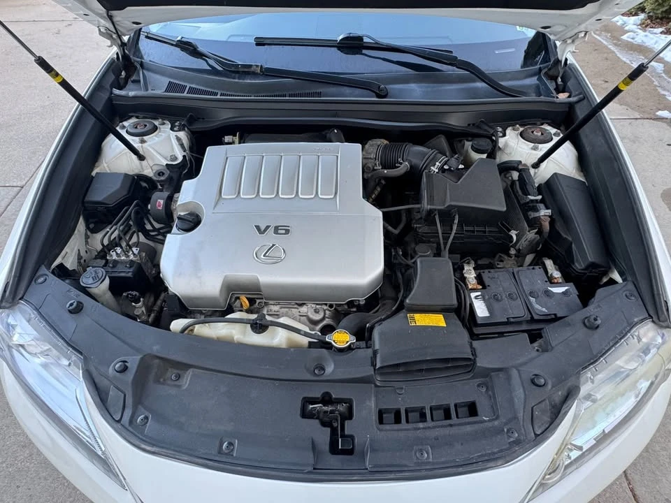 2014 Lexus ES 6th Gen - Image 17 of 18
