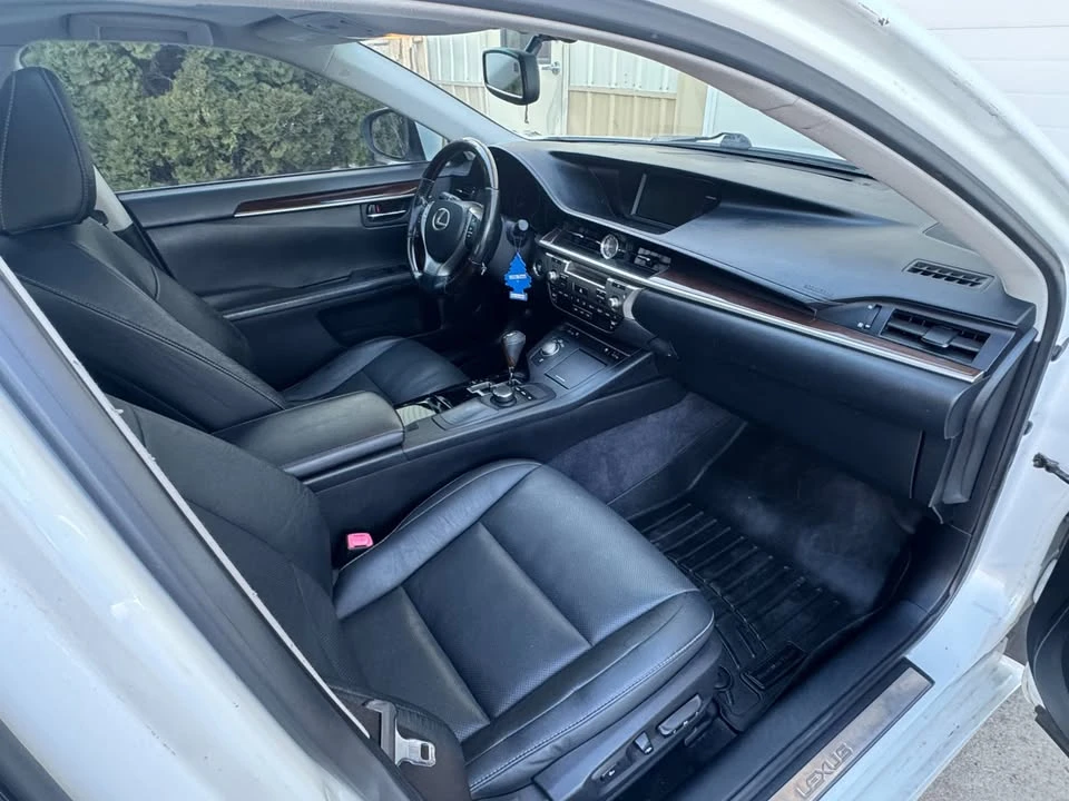 2014 Lexus ES 6th Gen - Image 13 of 18