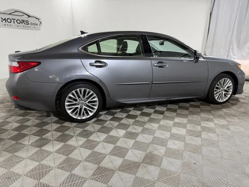 2014 Lexus ES 6th Gen - Image 10 of 12
