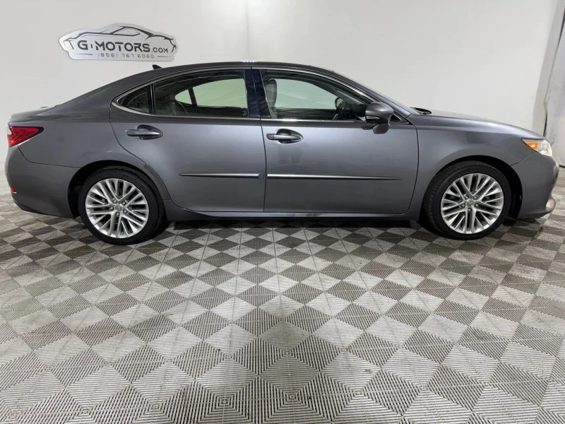 2014 Lexus ES 6th Gen - Image 11 of 12
