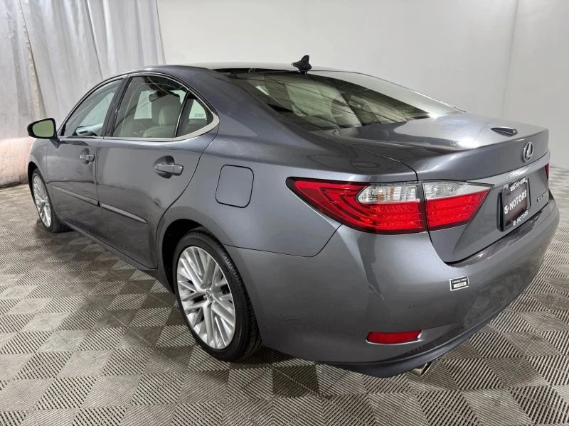 2014 Lexus ES 6th Gen - Image 6 of 12