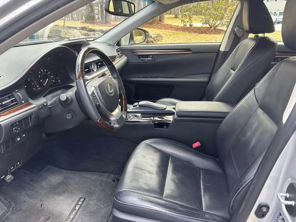2014 Lexus ES 6th Gen - Image 7 of 8