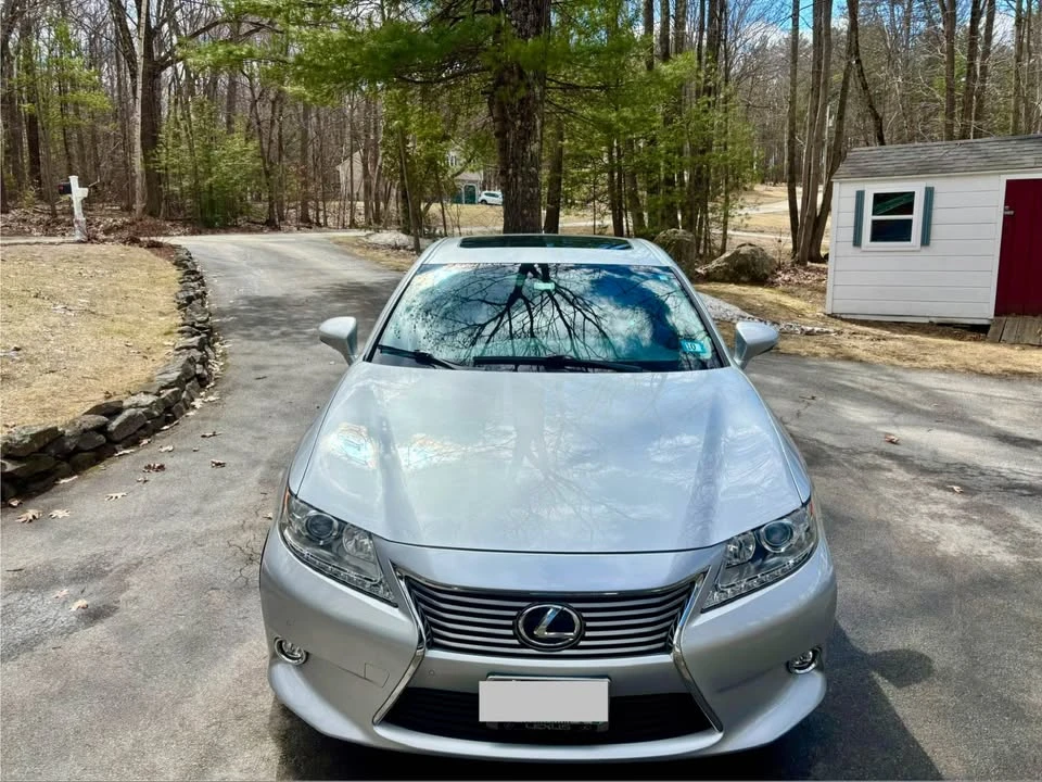 2014 Lexus ES 6th Gen - Image 2 of 8