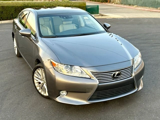 2014 Lexus ES 6th Gen - Image 11 of 21
