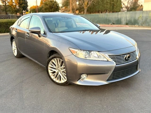 2014 Lexus ES 6th Gen - Image 12 of 21