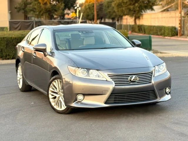 2014 Lexus ES 6th Gen - Image 9 of 21
