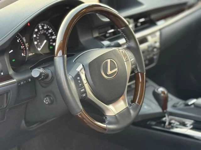 2014 Lexus ES 6th Gen - Image 20 of 21