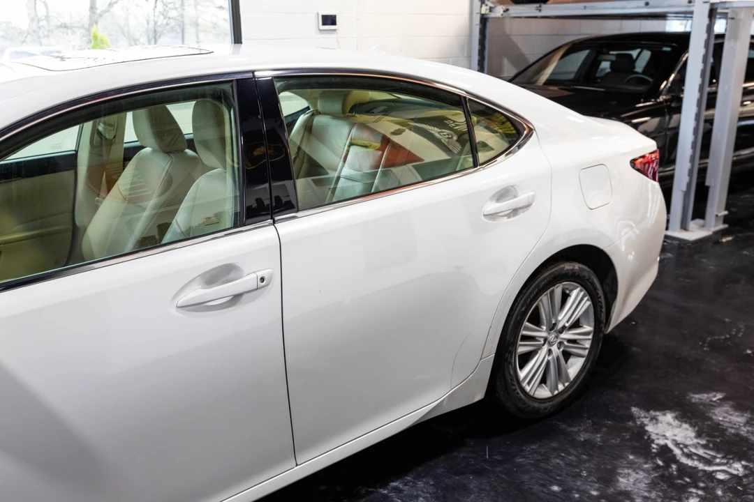 2014 Lexus ES 6th Gen - Image 6 of 31