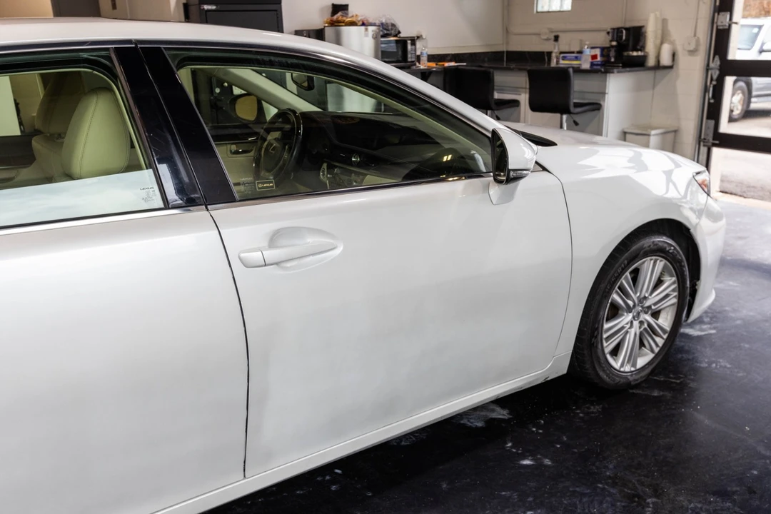 2014 Lexus ES 6th Gen - Image 13 of 31