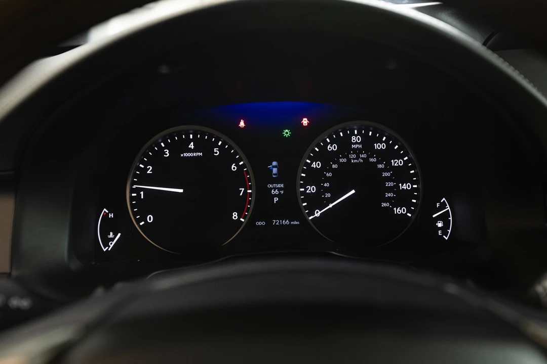 2014 Lexus ES 6th Gen - Image 22 of 31