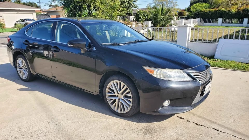 2014 Lexus ES 6th Gen - Image 4 of 9
