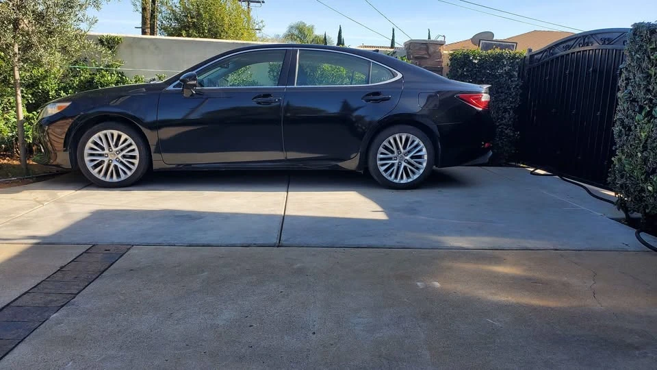 2014 Lexus ES 6th Gen - Image 2 of 9