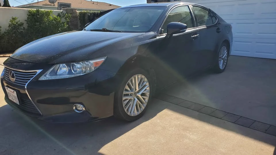 2014 Lexus ES 6th Gen - Image 7 of 9