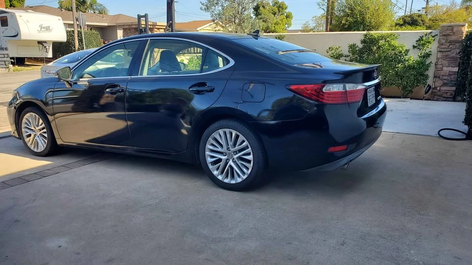 2014 Lexus ES 6th Gen - Image 6 of 9