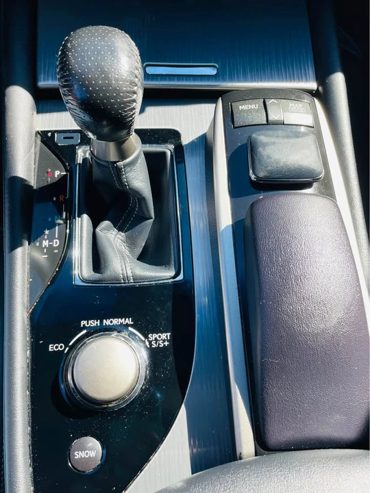 2014 Lexus GS 4th Gen - Image 12 of 15
