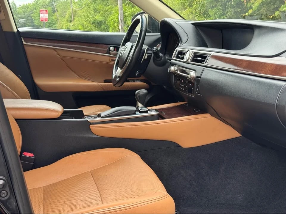 2014 Lexus GS 4th Gen - Image 10 of 19