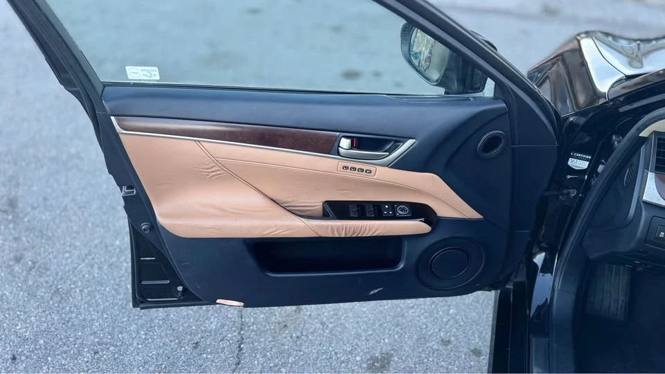 2014 Lexus GS 4th Gen - Image 15 of 18