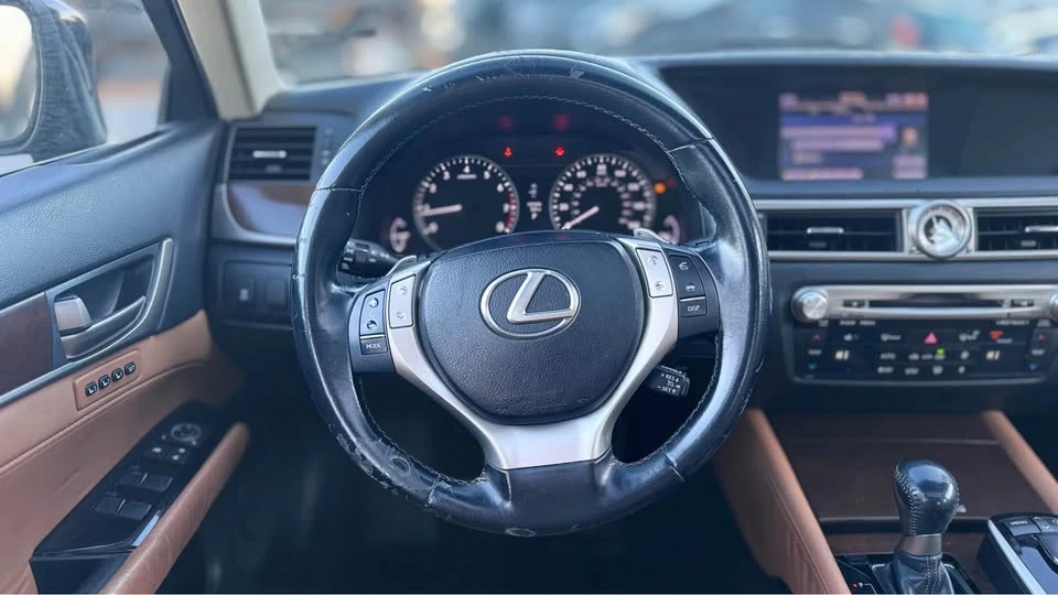 2014 Lexus GS 4th Gen - Image 17 of 18