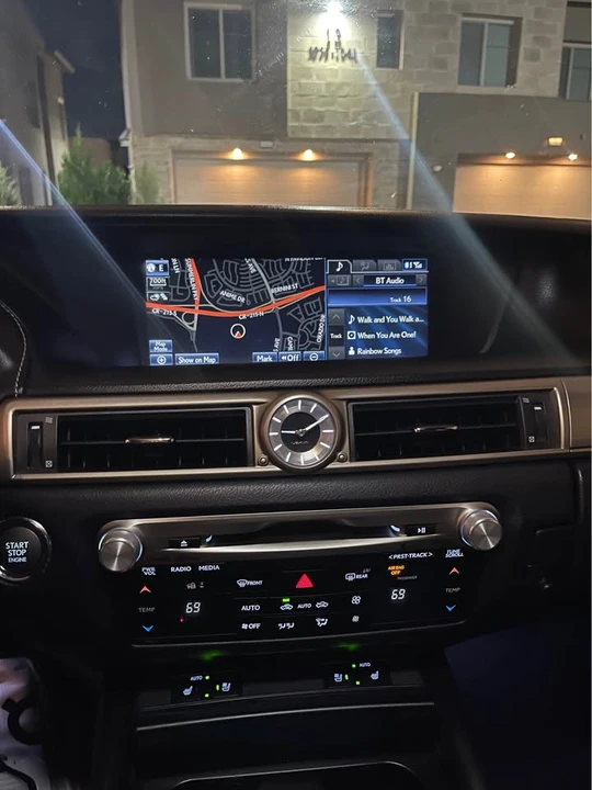 2014 Lexus GS 4th Gen - Image 11 of 17