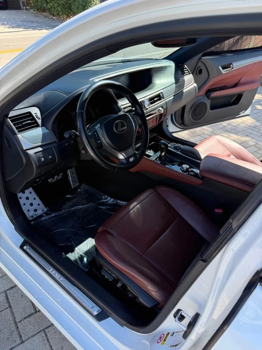2014 Lexus GS 4th Gen - Image 10 of 18