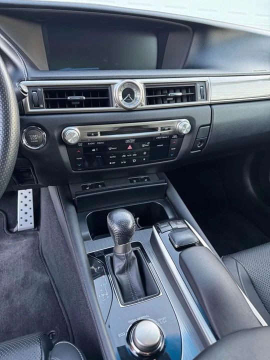2014 Lexus GS 4th Gen - Image 11 of 16