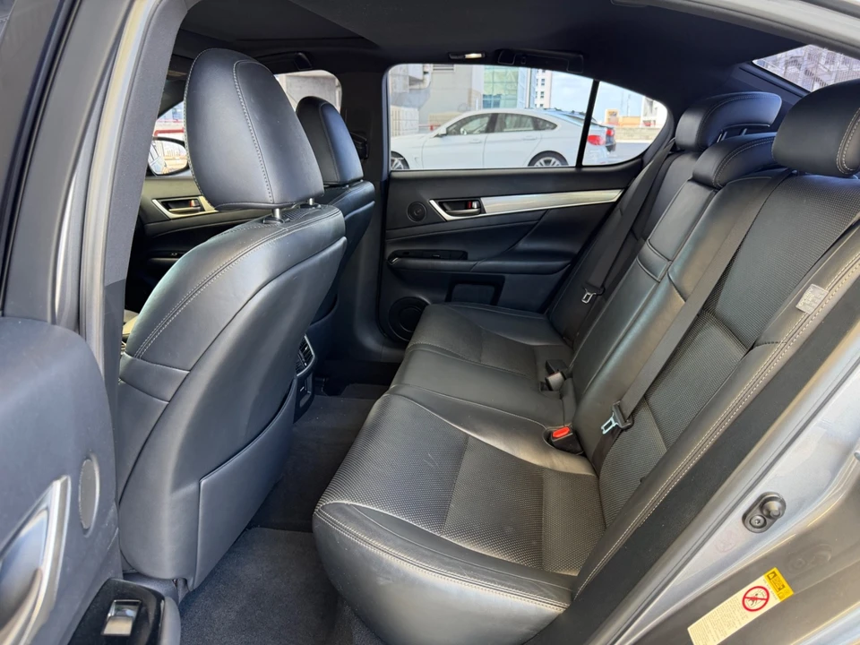 2014 Lexus GS 4th Gen - Image 17 of 21